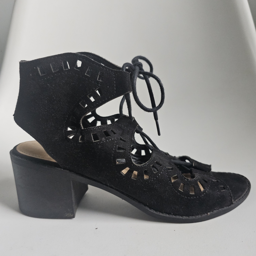 ☆ ESPRIT Lotus Perforated Lace Up Sandals